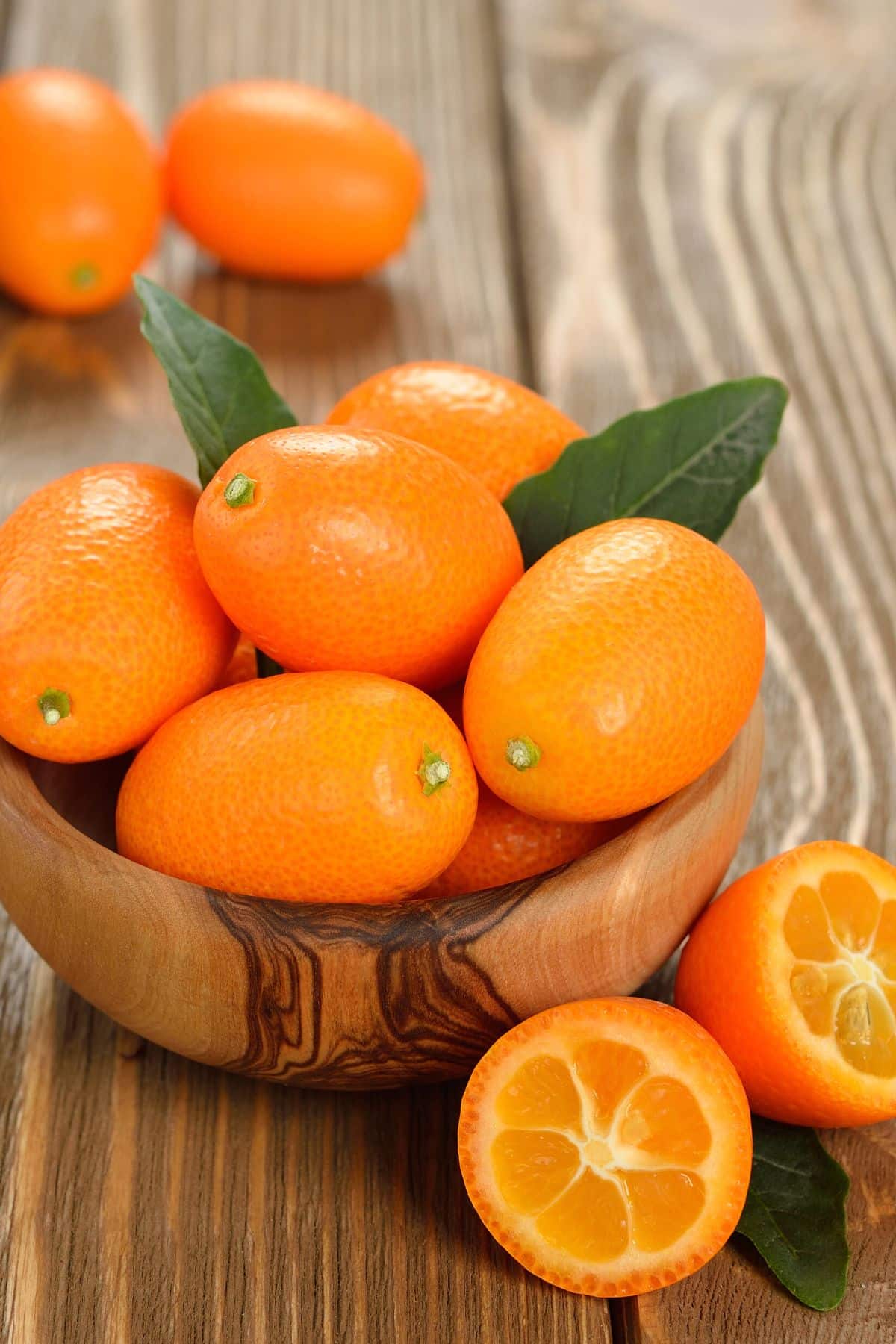 kumquats en una mesa.
